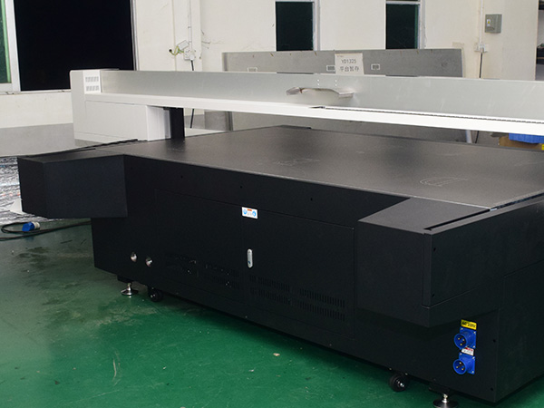 后部燕尾設(shè)計(jì)